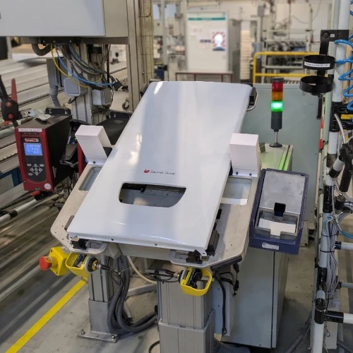 Dépose étiquette ligne de production