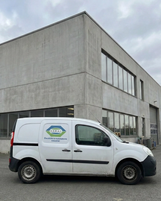 Véhicule utilitaire SERAI usine